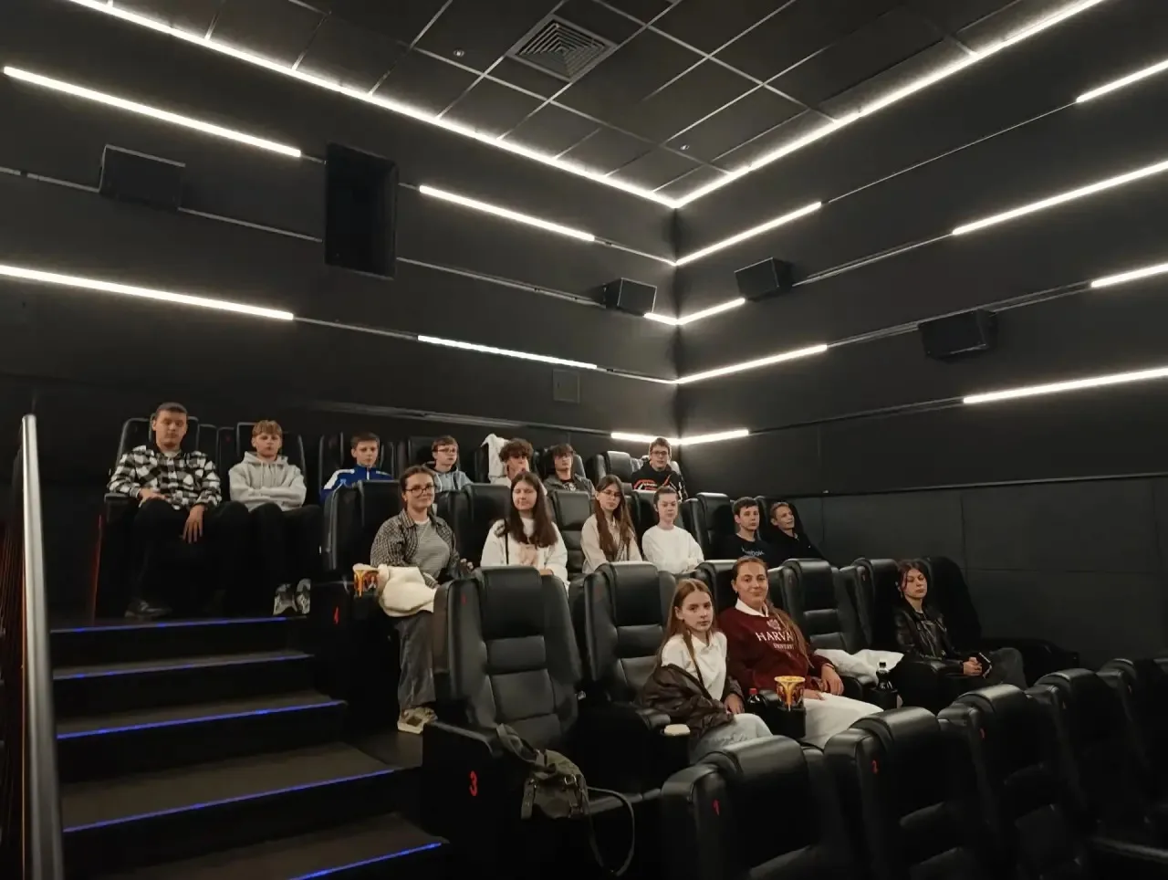 🎬 Каникулы – отличный повод провести время вместе и выбраться куда-нибудь всем классом...