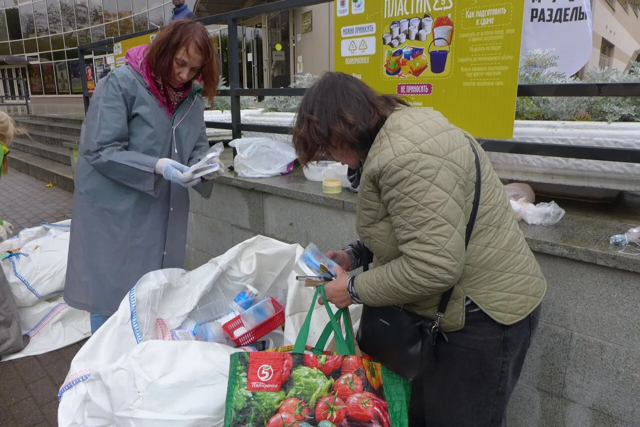 В Пушкине жители сдавали вторсырьё и ненужные вещи на переработку