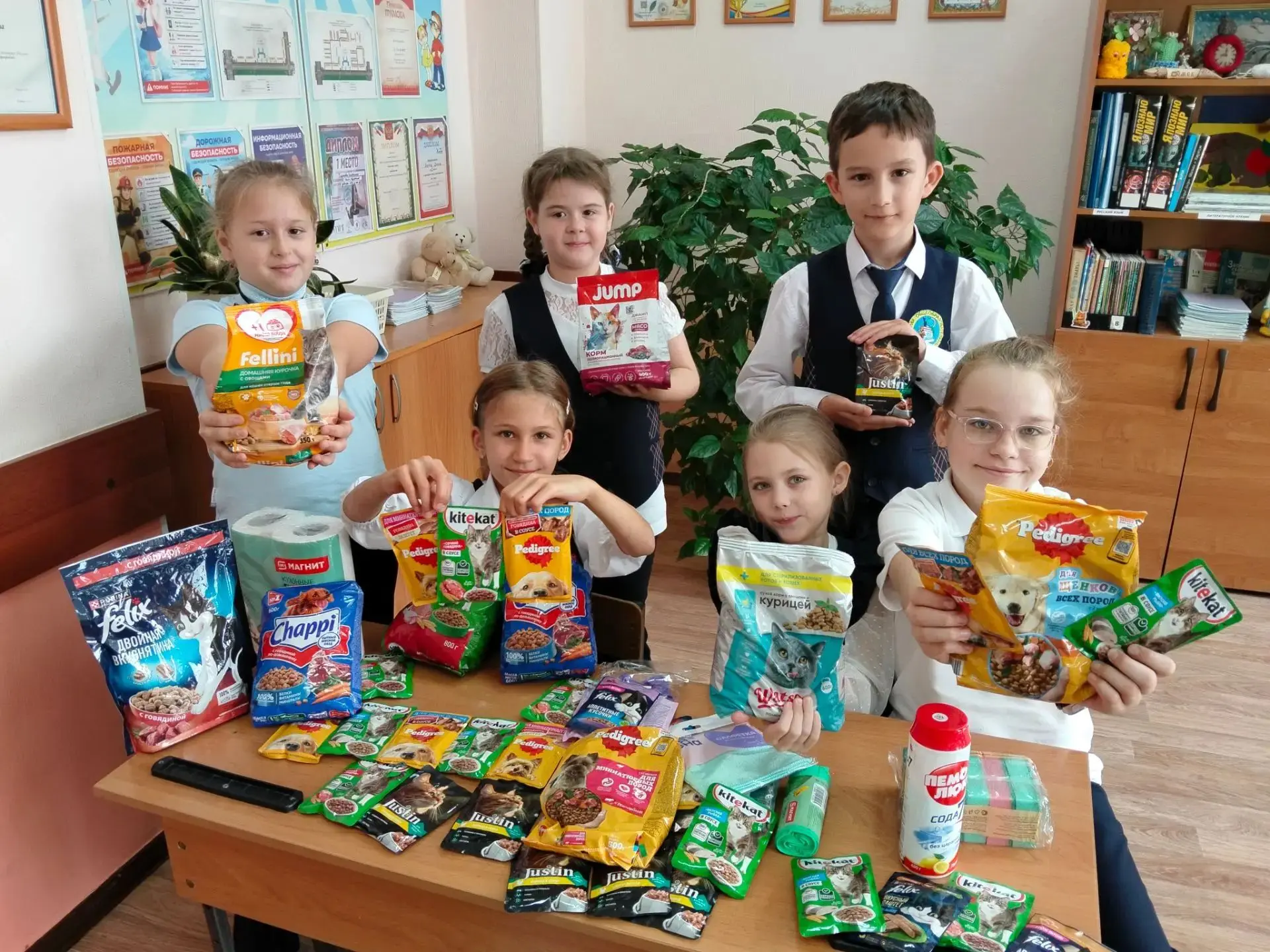 Школа-это не только уроки, но и добрые дела! 🏫💖