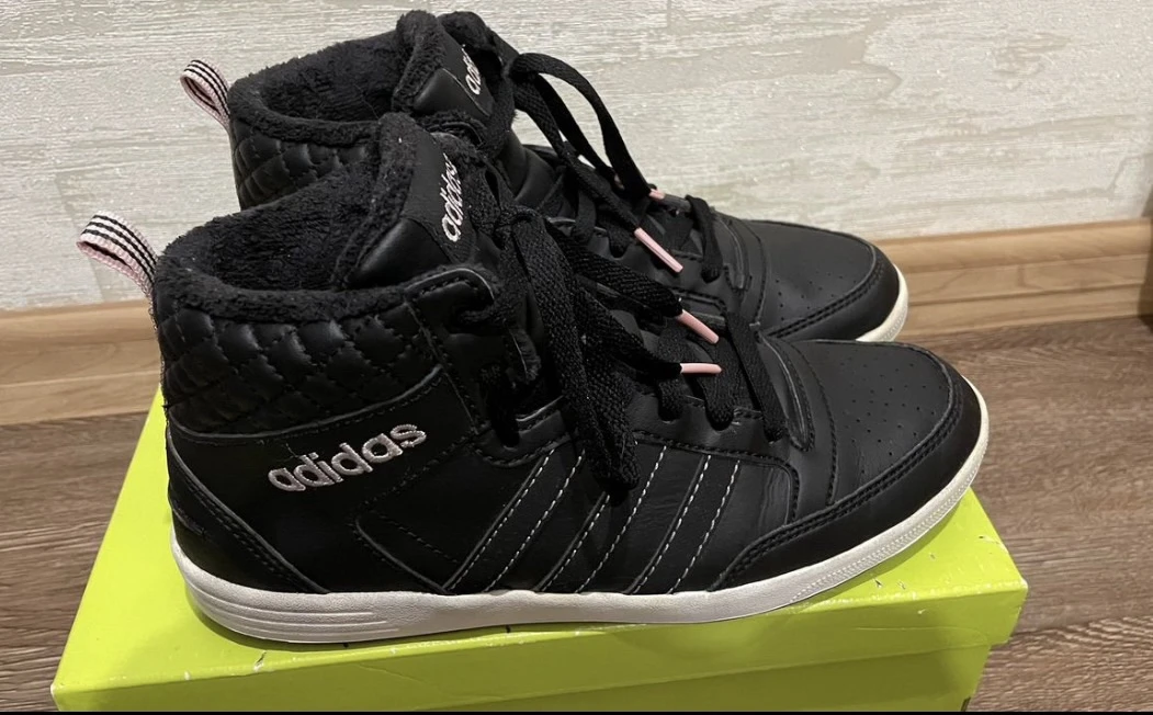 Женские кроссовки Adidas оригинал цена 1999 руб