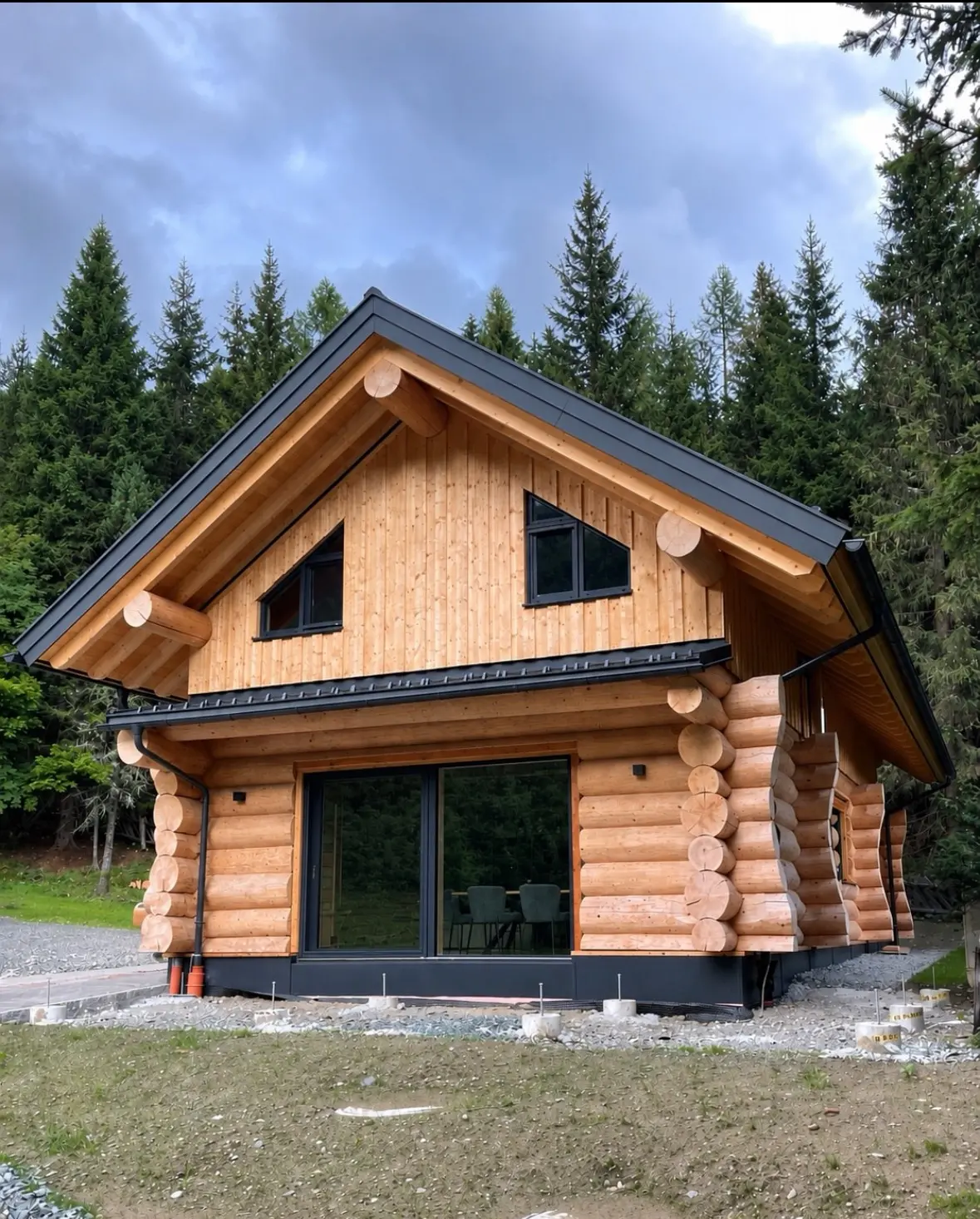 🏡 Роскошный дом из массивного бревна среди хвойного леса, где традиции деревянного зод...