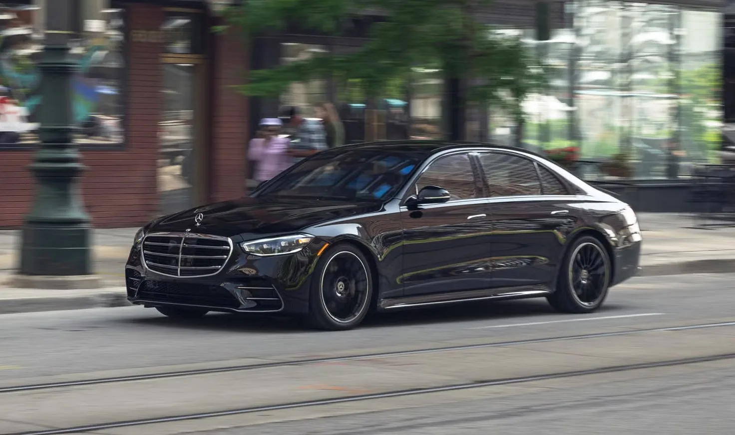 Mercedes отзывает более 30 тысяч автомобилей S-Class и Maybach из-за проблем с тормозами