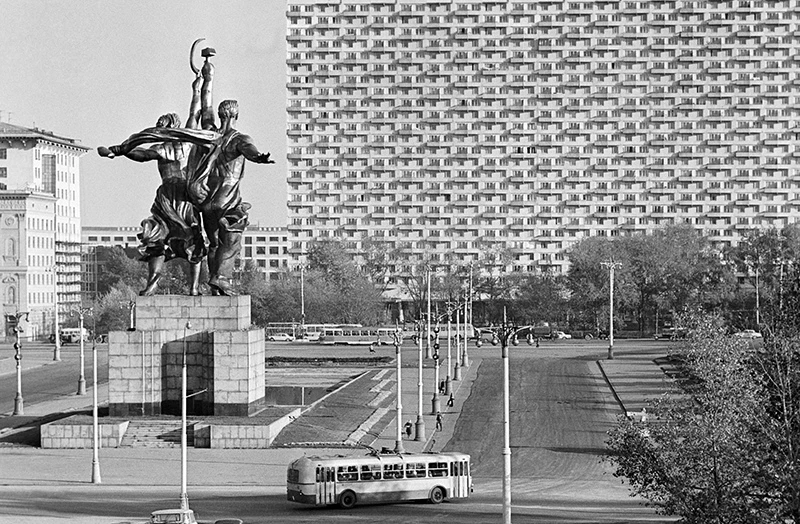 «Рабочий и колхозница» — памятник монументального искусства, «идеал и символ советской ...