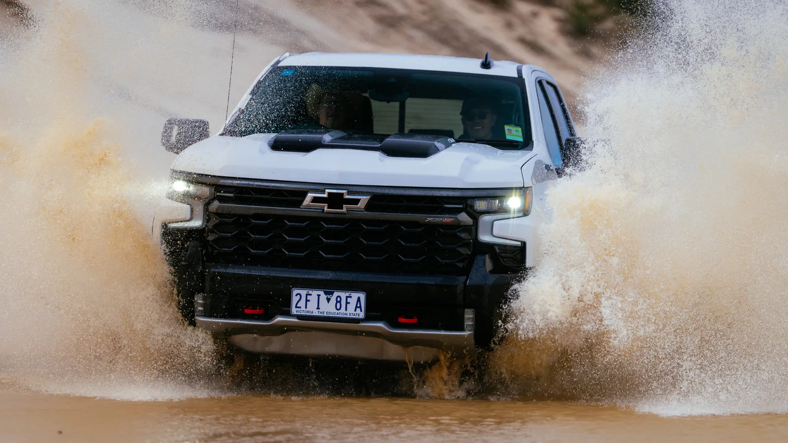 Chevrolet Silverado 1500 ZR2: как полноразмерный пикап ведёт себя на дюнах Тасмании