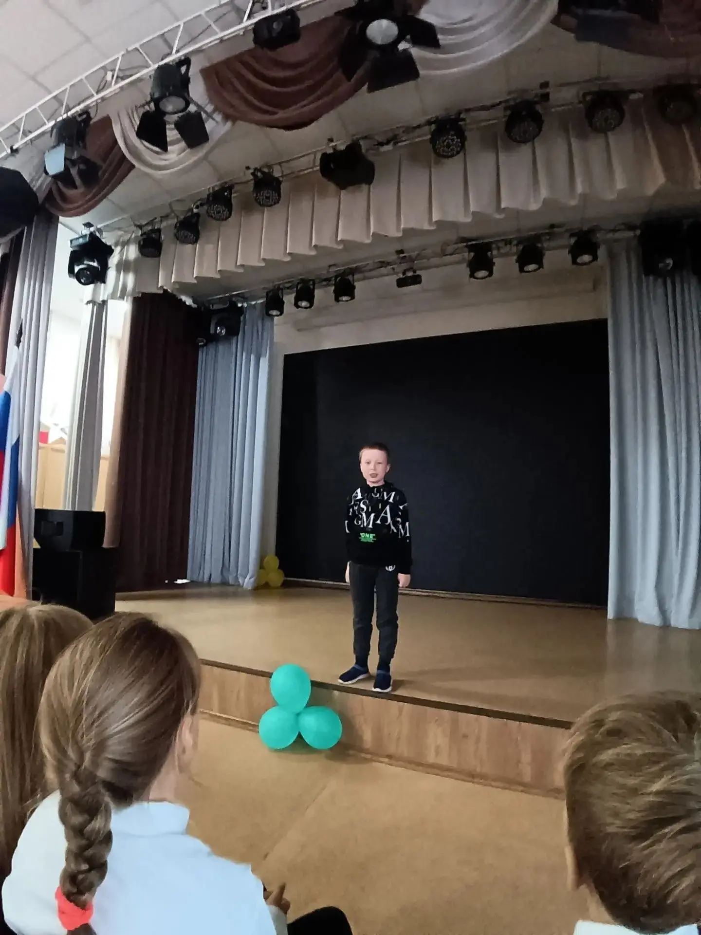 🎭 Вчера наш актовый зал снова наполнился театральной магией! Под чутким руководством Е...