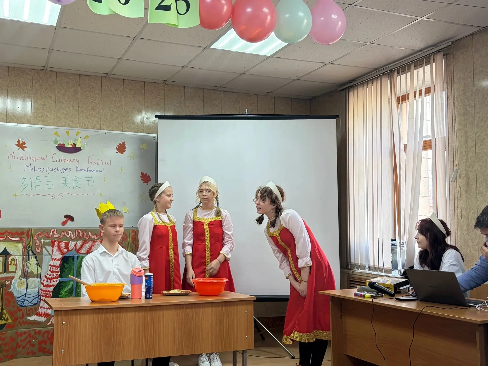 Лицейский Клуб дипломатии принял участие в Городском мультилингвальном кулинарном фести...