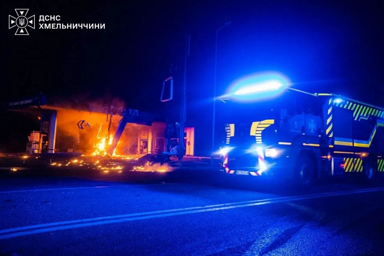 Кадры последствий вчерашнего удара БпЛА по АЗС «Укрнафты» в Хмельницкой области