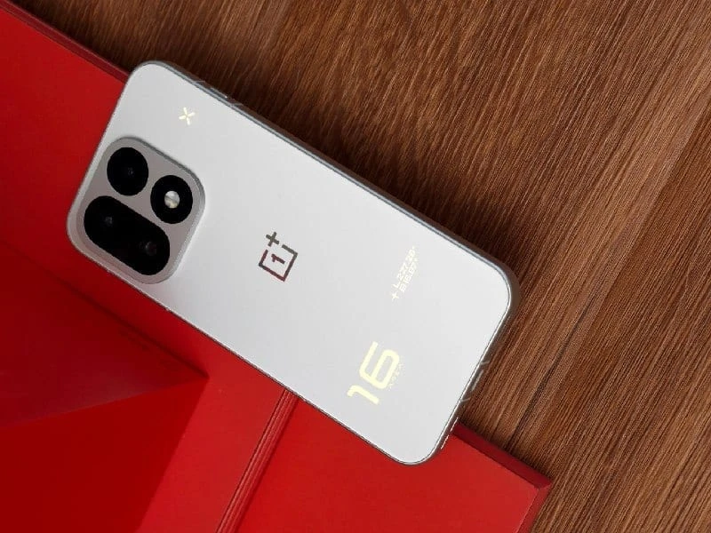 📱 Сливы OnePlus 16: подсветка и мощная начинка