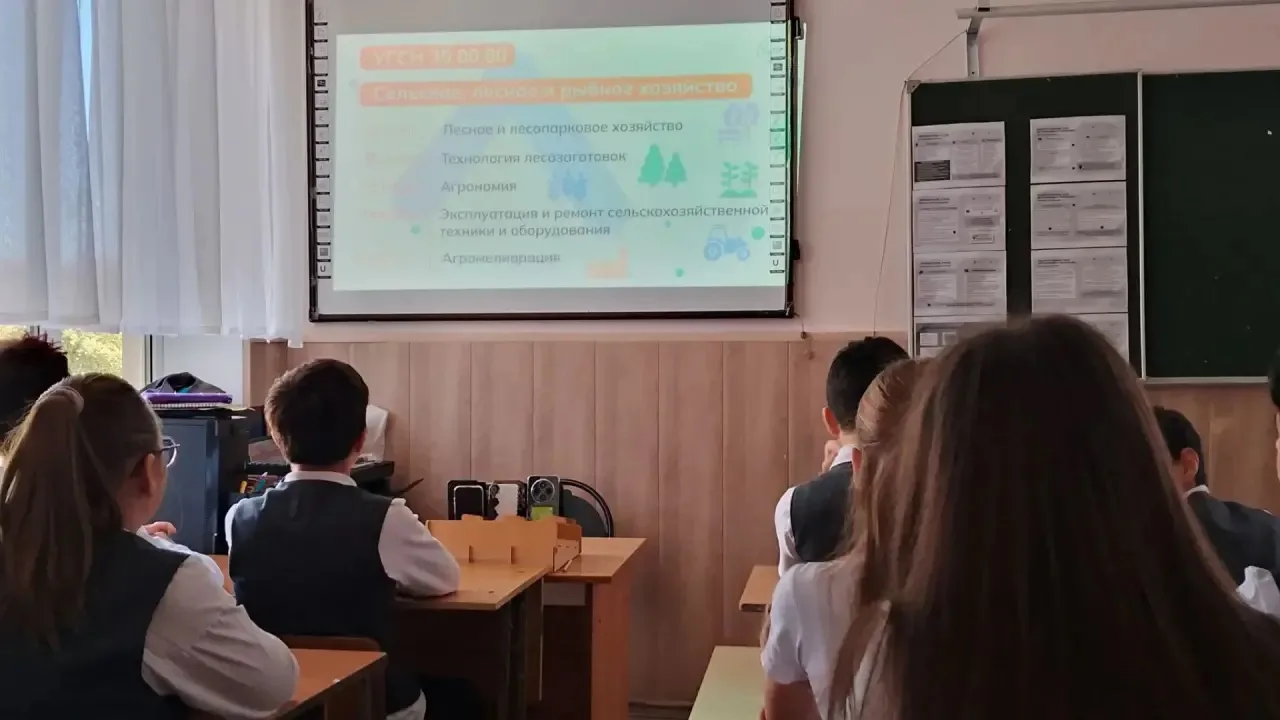 Сегодня в школе прошли внеурочные занятия по профориентации.