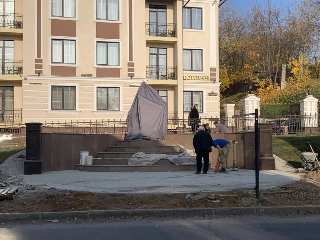 В КОСТРОМЕ ГОТОВЯТСЯ К ОТКРЫТИЮ ПАМЯТНИКА ЕКАТЕРИНЕ II