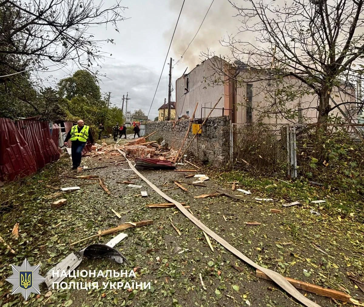 В Киеве разгребают после ночных прилетов. Профилактика.