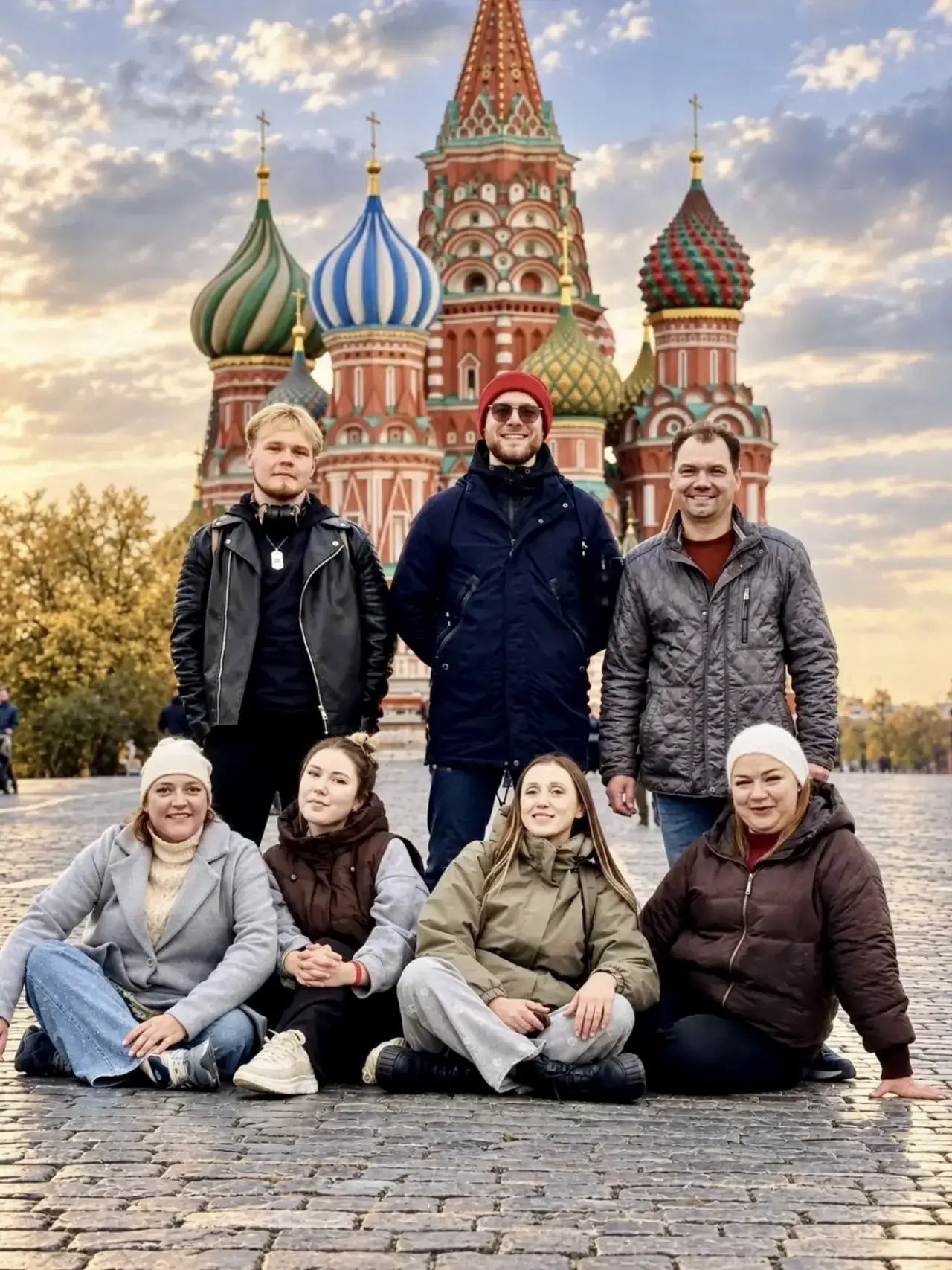🏆 Сцена театра «Русская песня» или как наши «Скоморохи» покоряли Москву: