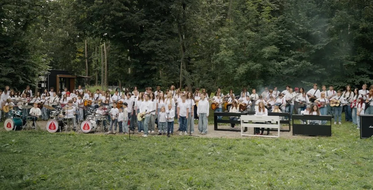 Премьера клипа школы музыки «Гитарус» на песню «На заре» группы «Альянс» состоялась!