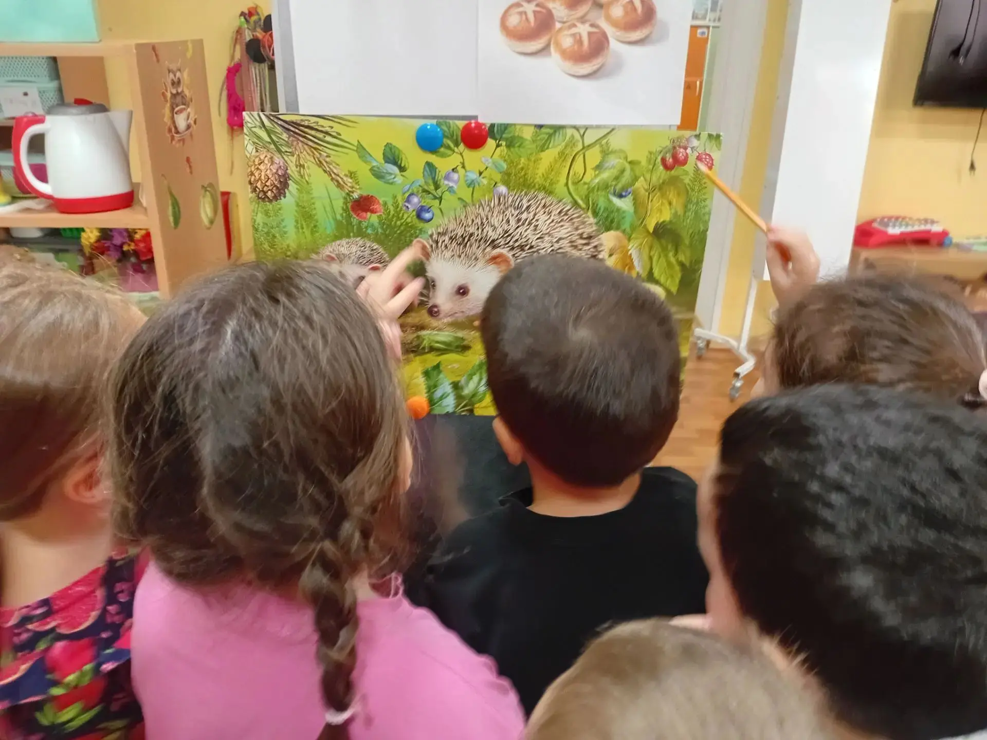 🦔🍂 В старшей группе "Буратино" — лесная история! Сначала ребята составляли рассказ по...