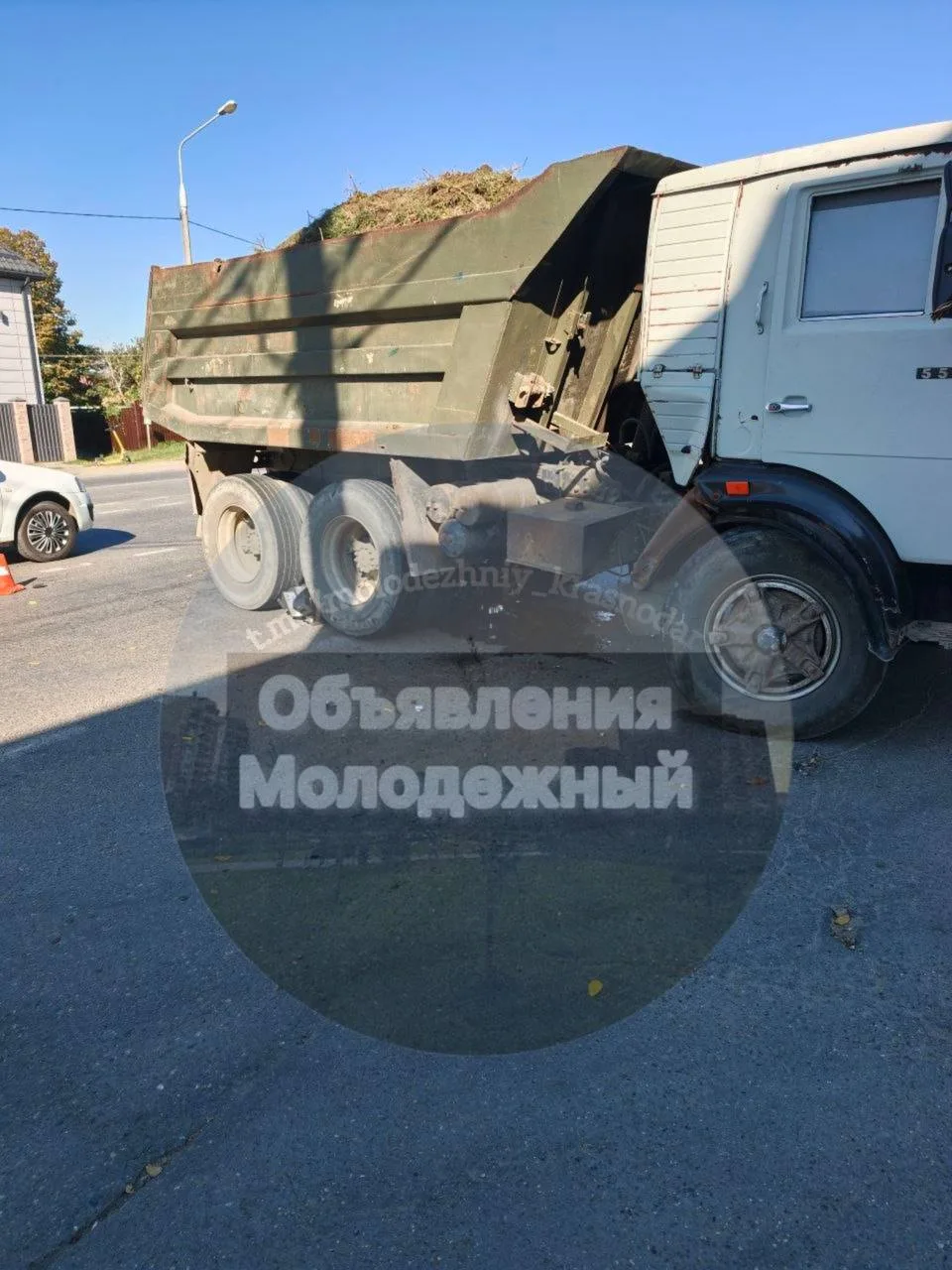 2-й Раздельный проезд, 15. ДТП с участием мотоциклиста. Водитель жив, приехала скорая.