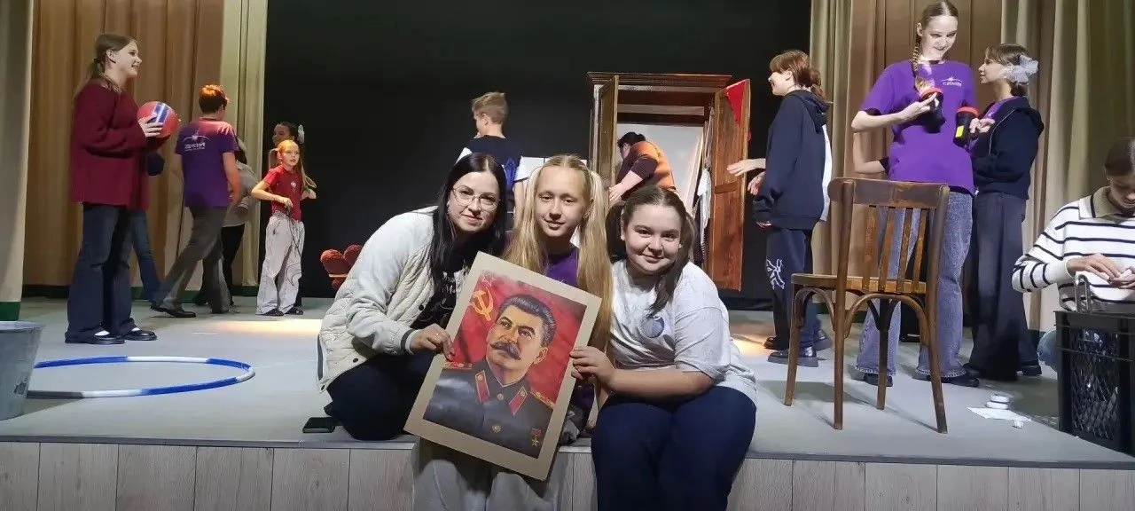 🎭 «А Саша выйдет?» — фраза из детства, которая ожила на сцене!