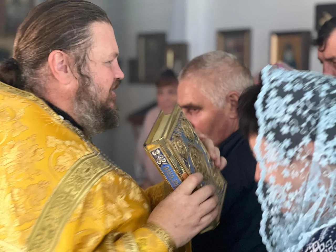 Традиционный акафист ко святителю Луке