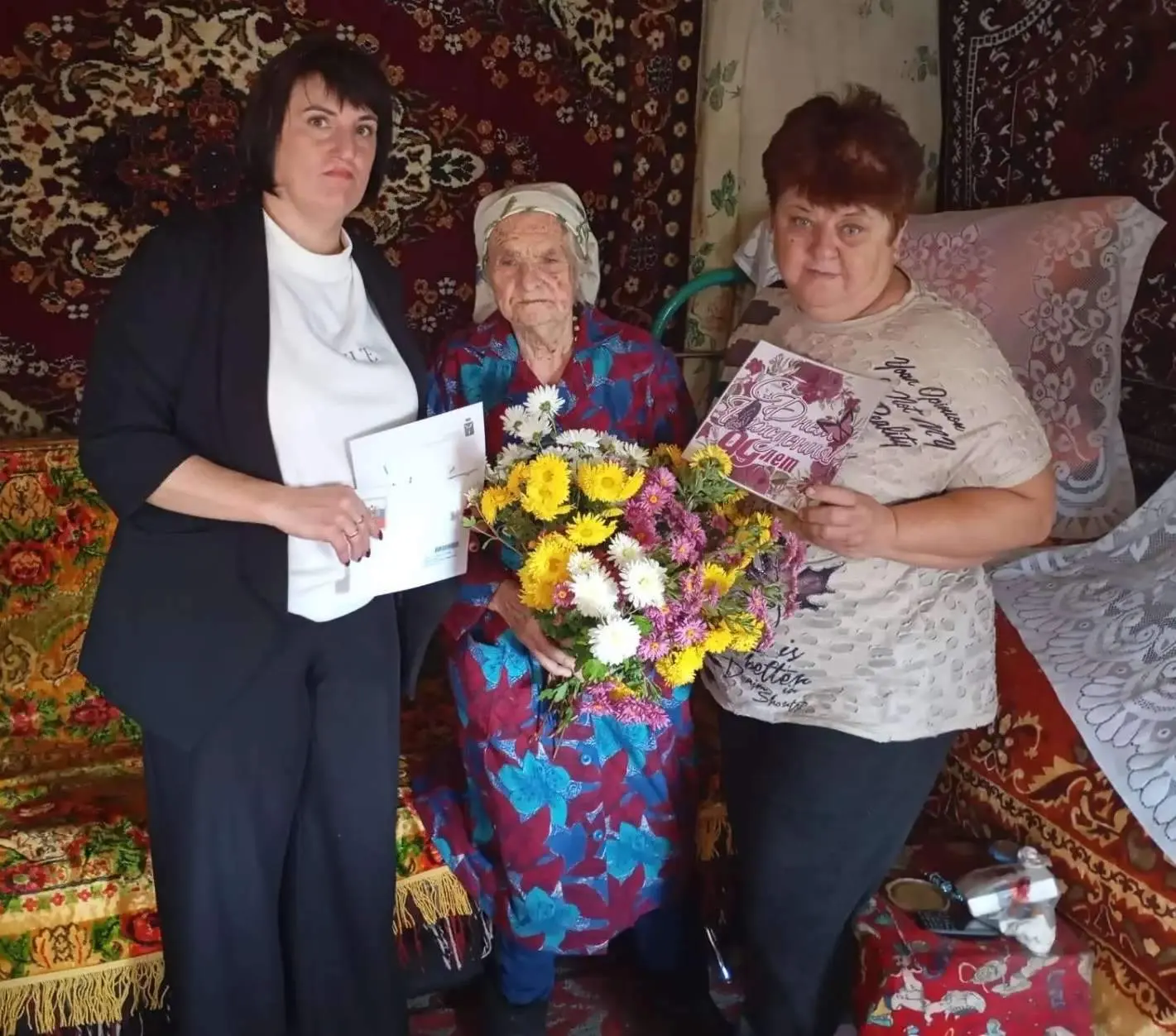 💐 Замечательный юбилей отмечает жительница села Большой Карай Романовского района — Ек...