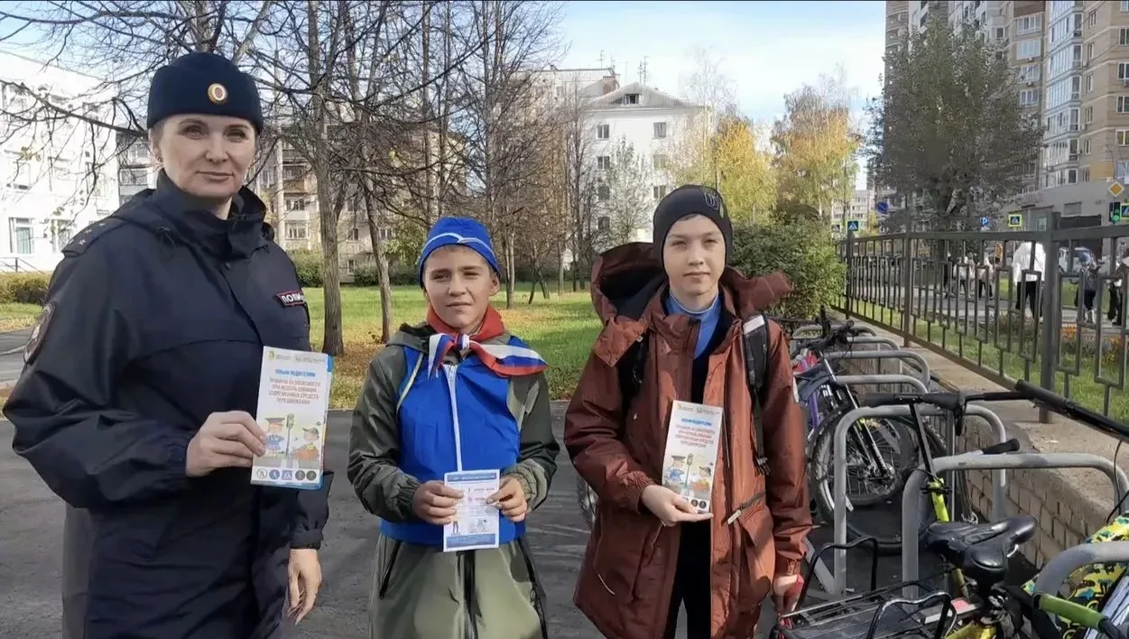 🛑Автоинспекторы и Юные инспекторы движения организовали акцию «СИМ и Вело - знай прави...