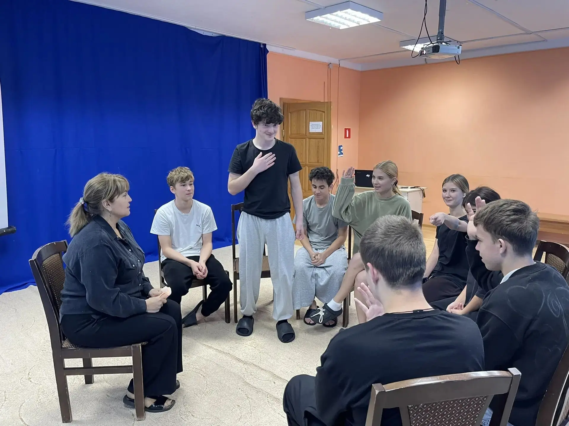 В социальном приюте для детей «Любава» прошло психологическое занятие, направленное на ...