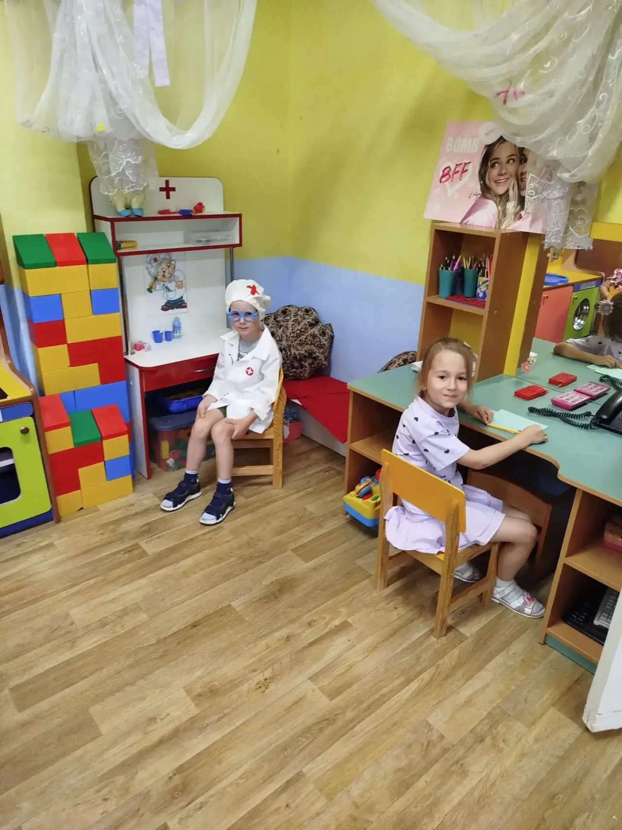 👫Воспитанники старшей группы «Солнышко» 🌞в ходе сюжетно- ролевой игры «Вакцинация» 💉...