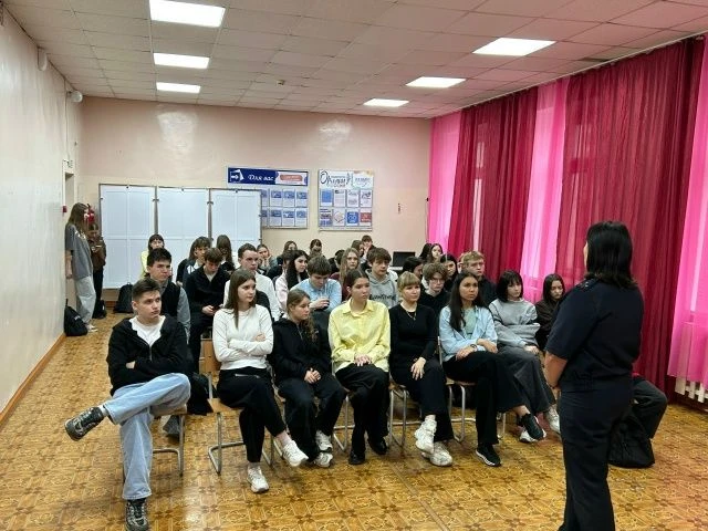 ️В СОШ №1 им. А. А. Соломина прошёл важный разговор о безопасности на дороге️