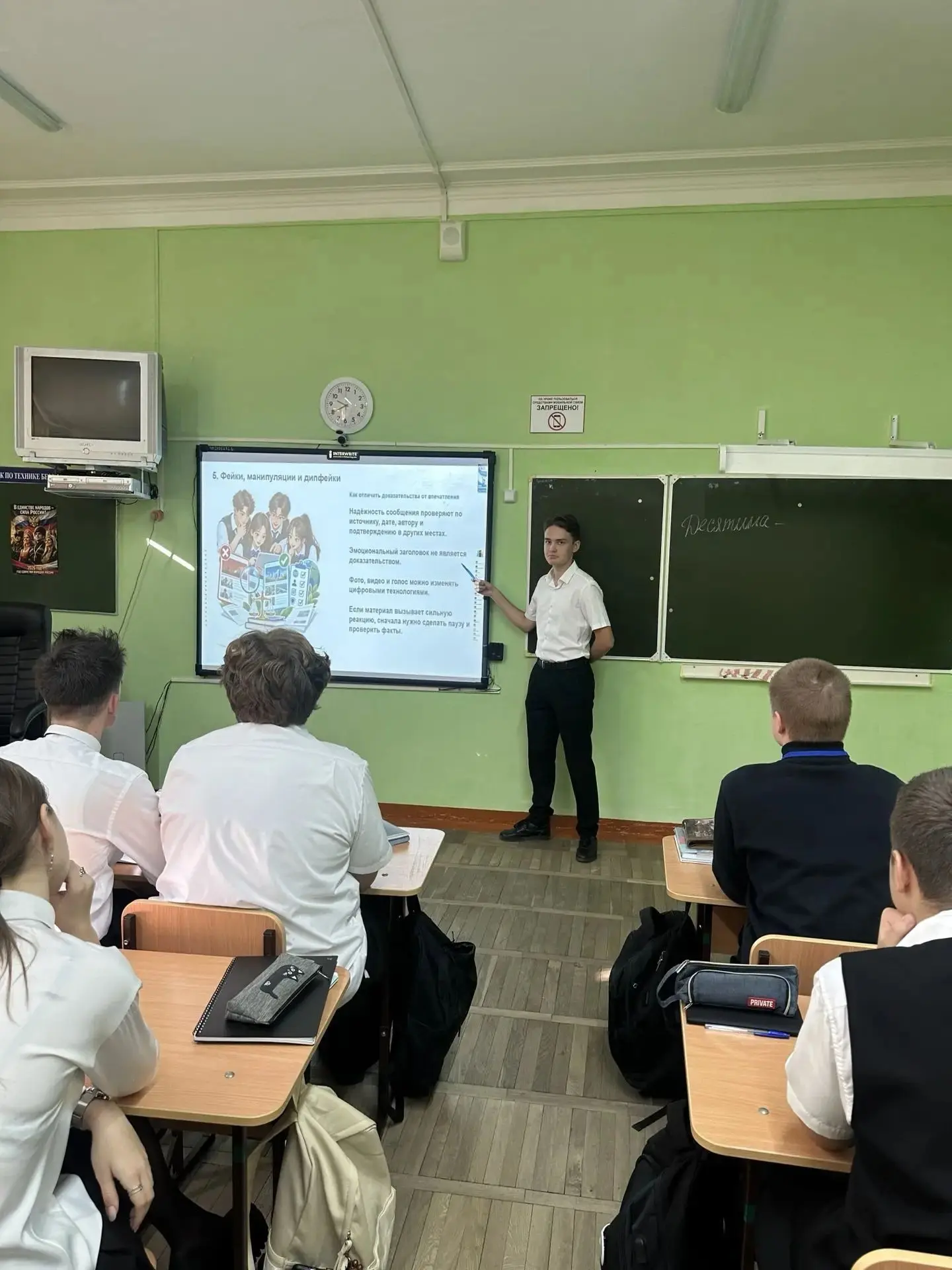 12 октября учащиеся 6-11-х классов в рамках курса внеурочной деятельности "Разговоры о ...