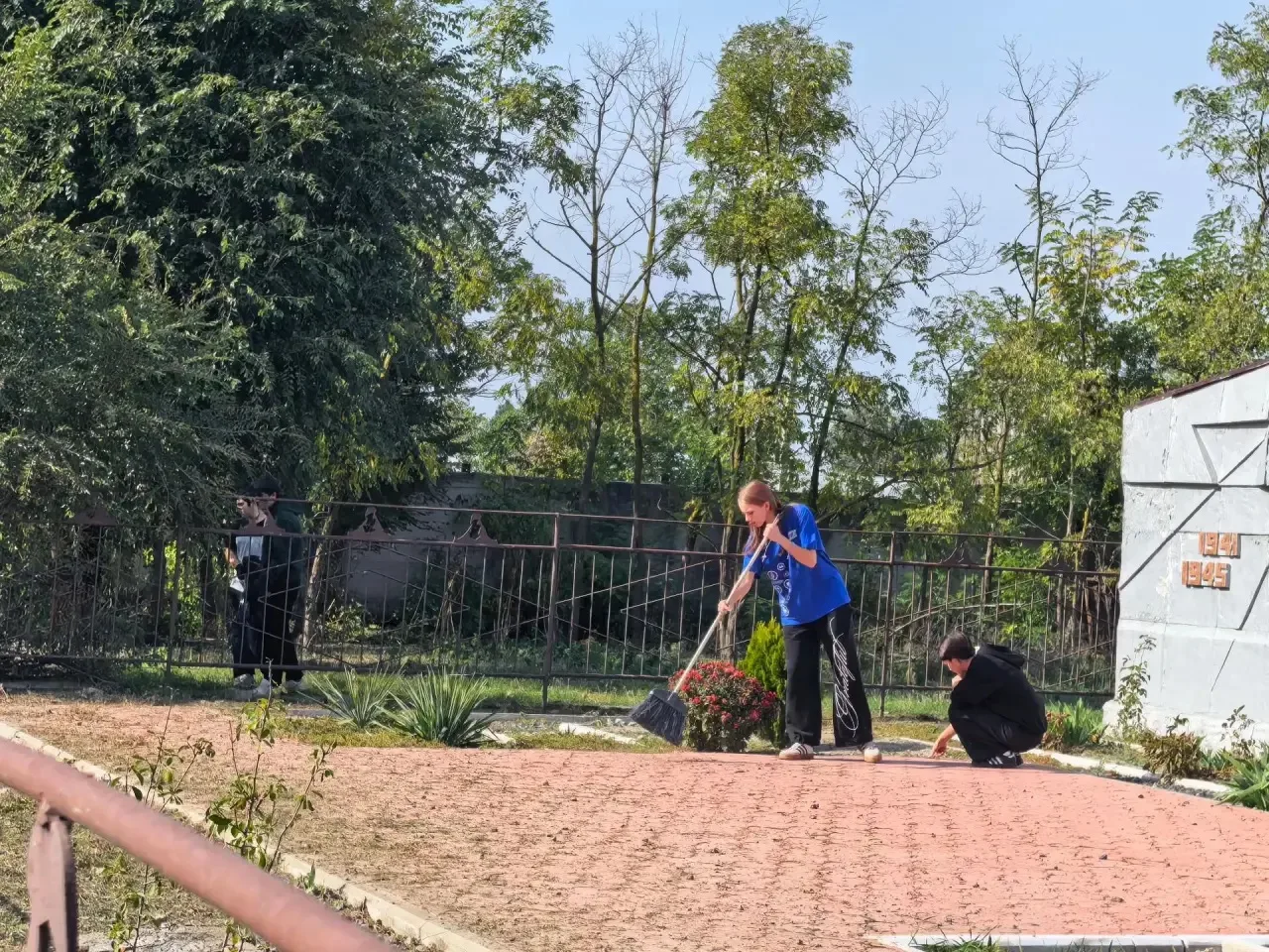 Волонтеры и активисты Движения Первых МБОУ Пирожковской ООШ приняли участие в осеннем м...