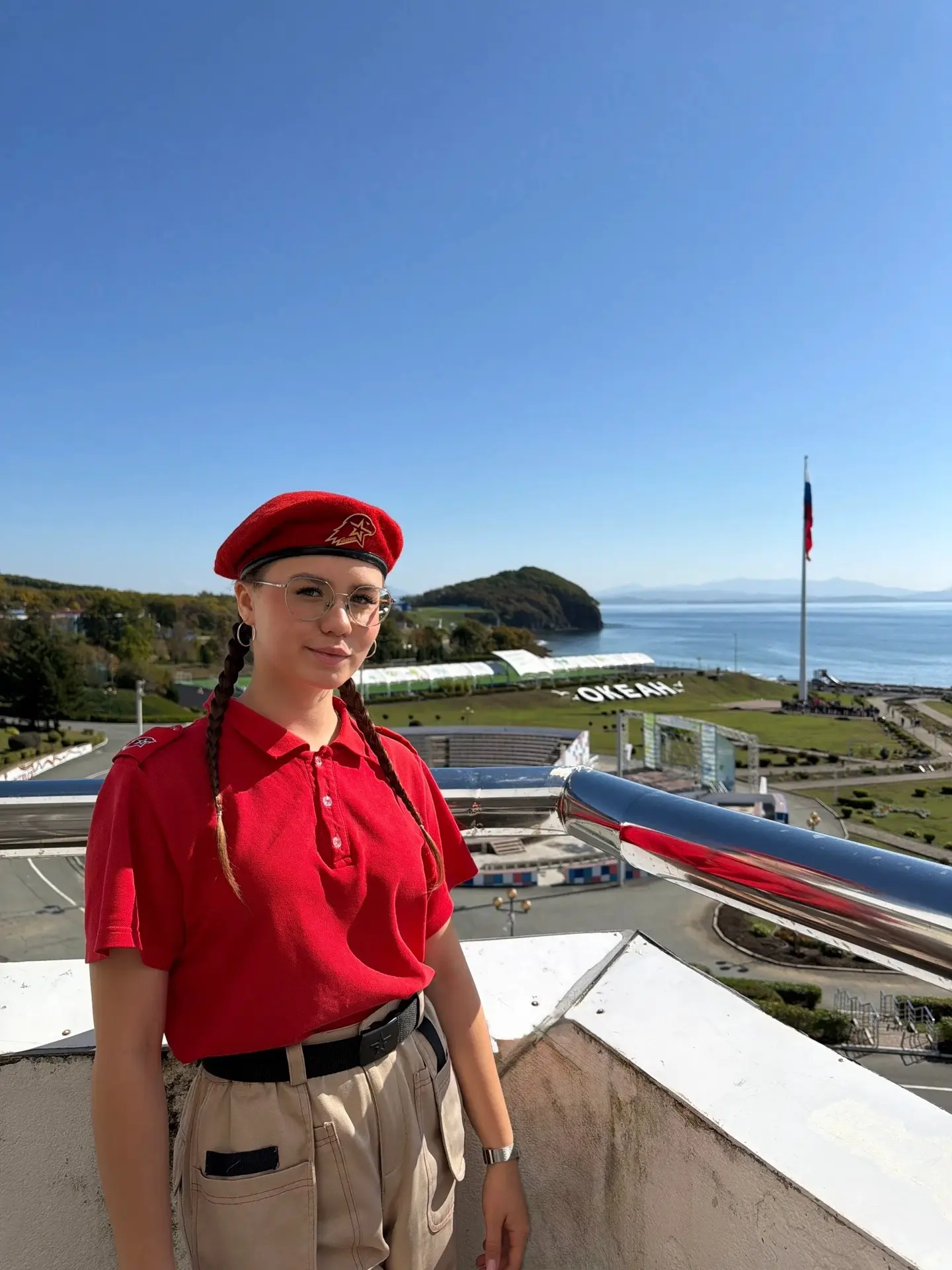 🦅Ученица 11а класса Арина Р., курсант военно-патриотического клуба «Орлята-37», предст...
