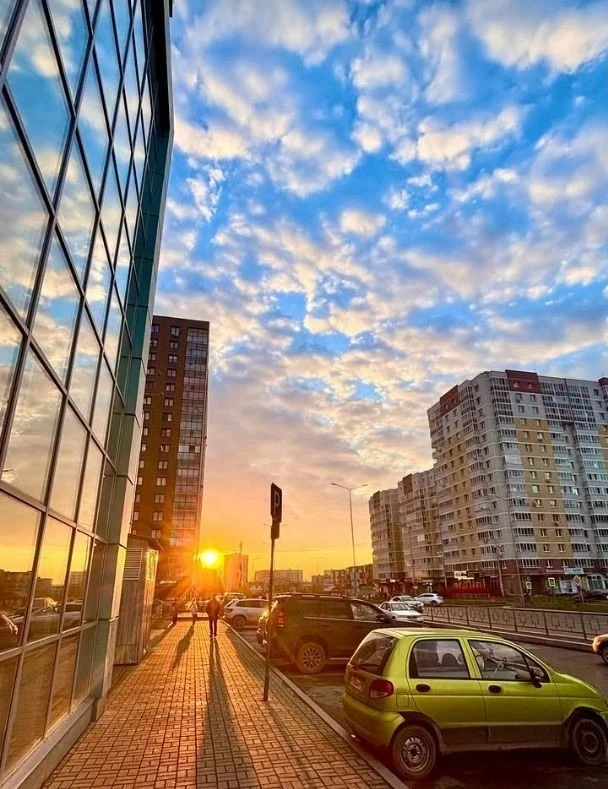 Как сегодня красиво закат ознаменовал приближающиеся выходные.😍