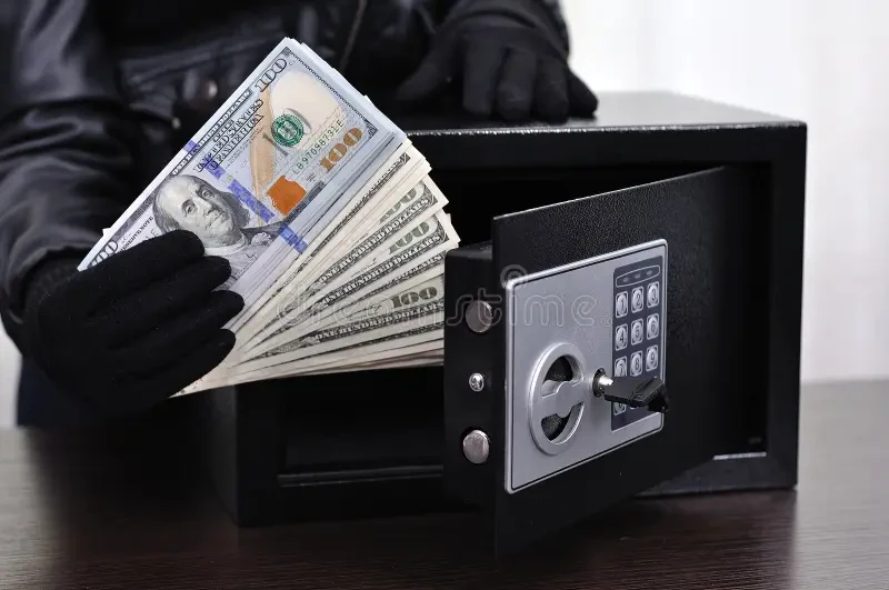 🔹 Сотрудников таможенной службы задержали за махинации со списанием утильсбора за авто...