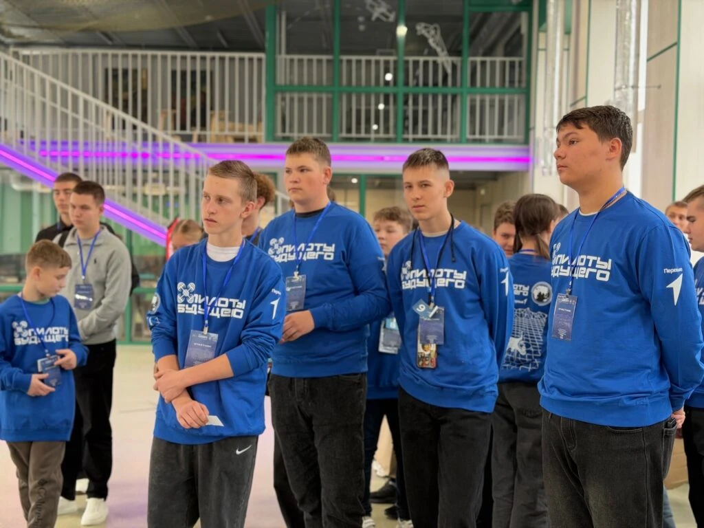 Школьники Заволжского района выступили в чемпионате «Пилоты будущего»