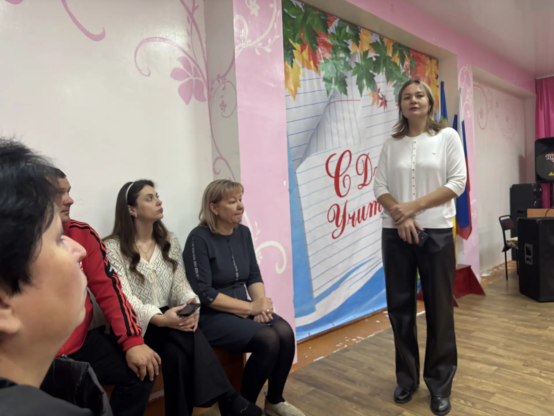 Ежегодно в начале учебного года администрация школы проводит плановый инструктаж с сотр...