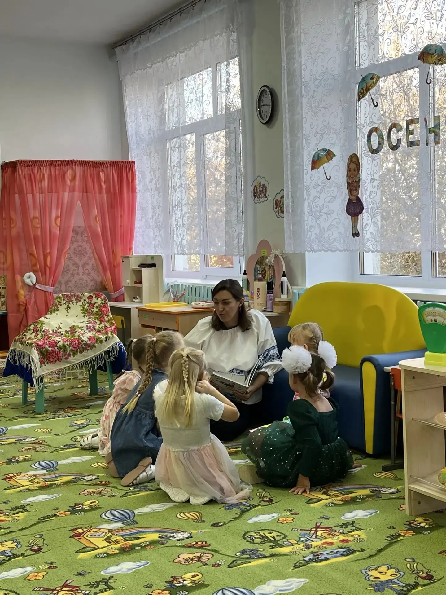 ✨ Волшебство сине-белого чуда: Гжельская роспись в нашей группе! ✨