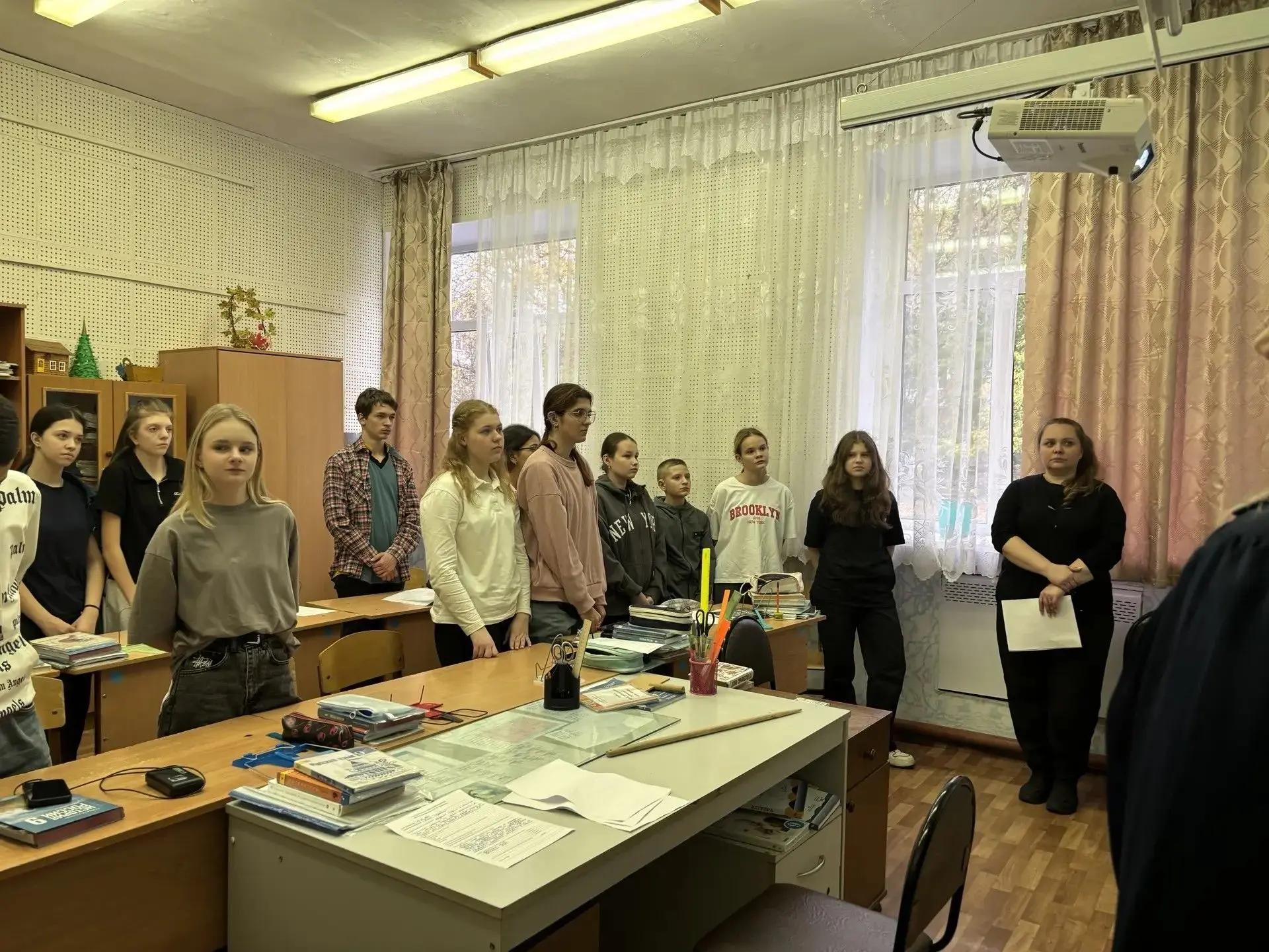 Сотрудники библиотеки имени М. М. Пришвина провели для старшеклассников час поэзии «О г...