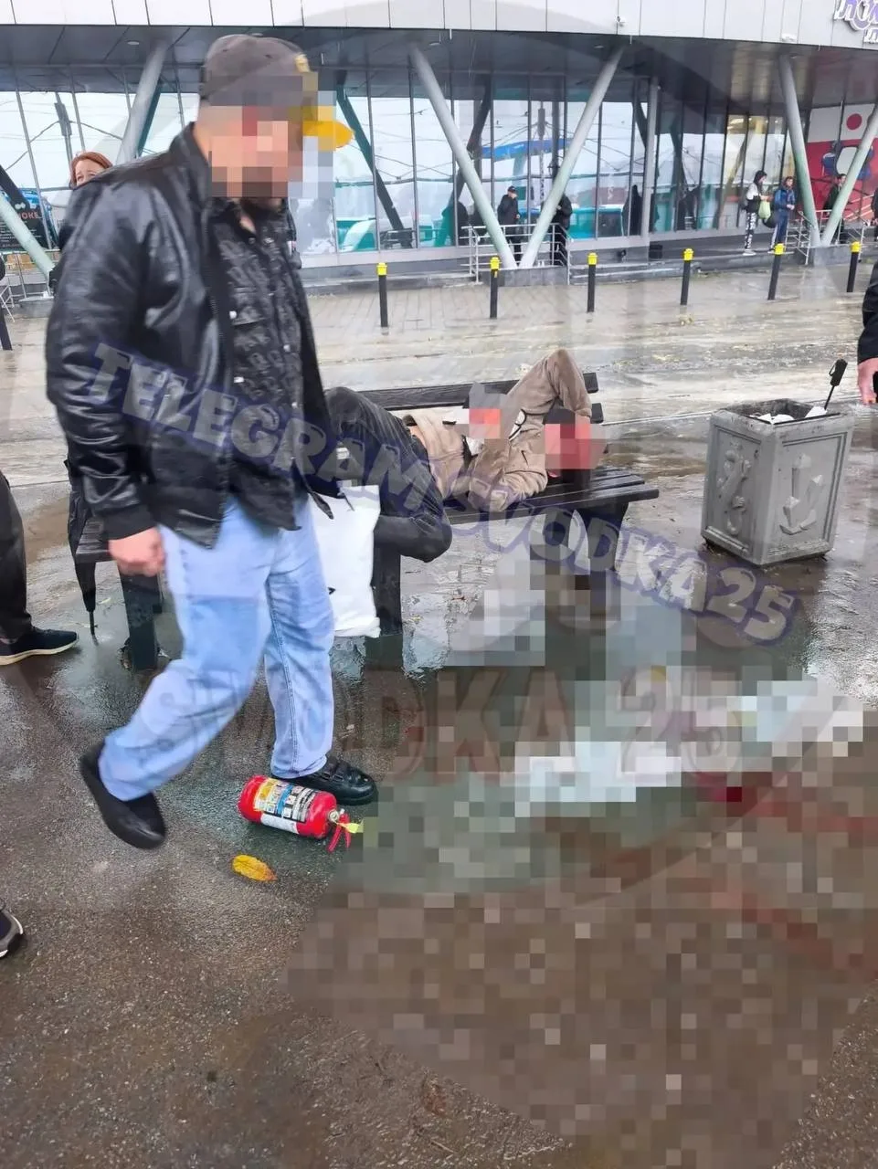 ⚡️Врачи сохранили глаз водителю автобуса, пострадавшему вчера от рук подростков на улиц...