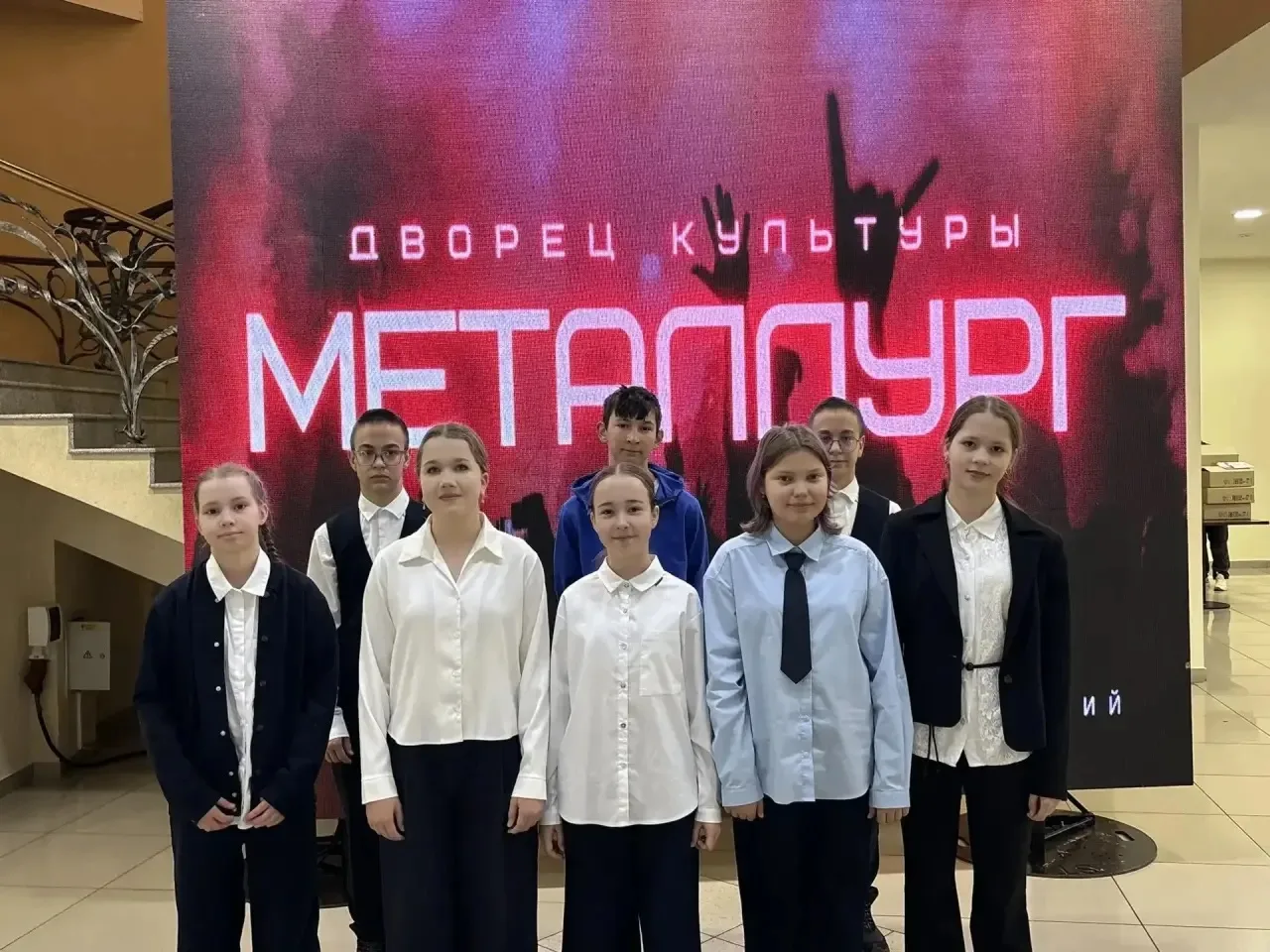 🎉 Победители школьного конкурса «Лучший читательский дневник» побывали на спектакле «М...