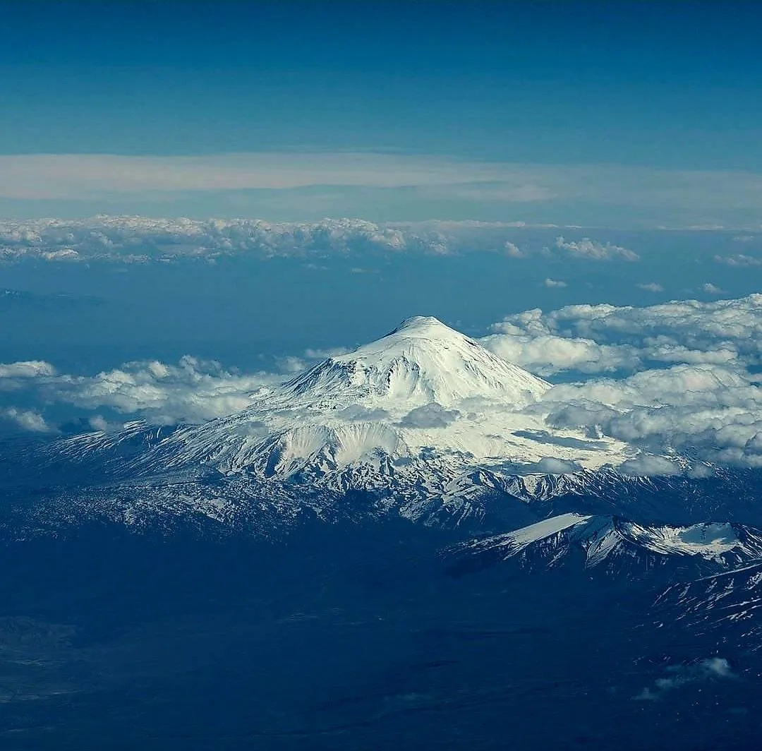Красавец Арарат. 🗻