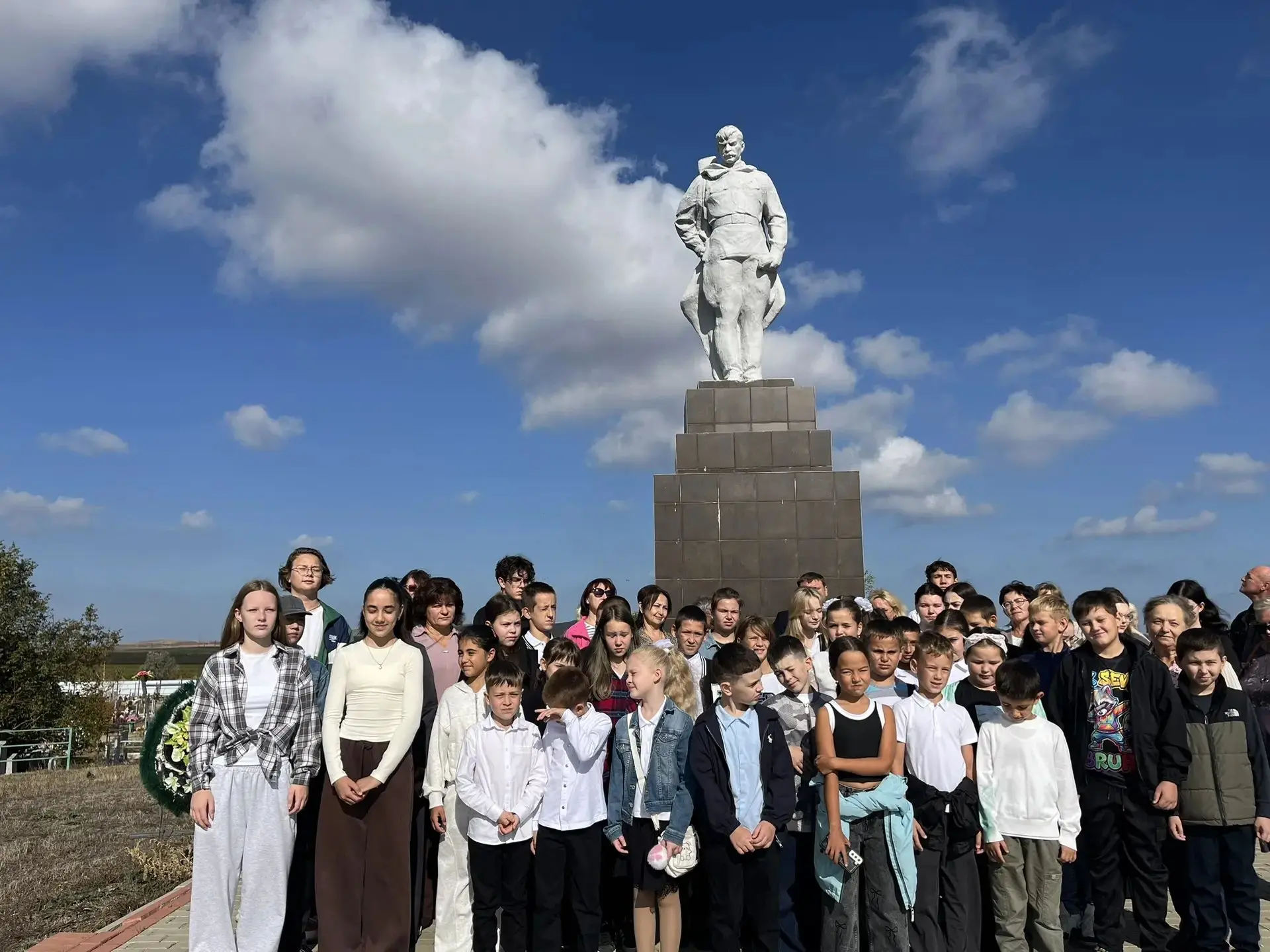 ⭐ В Виноградном прошёл митинг в честь освобождения посёлка