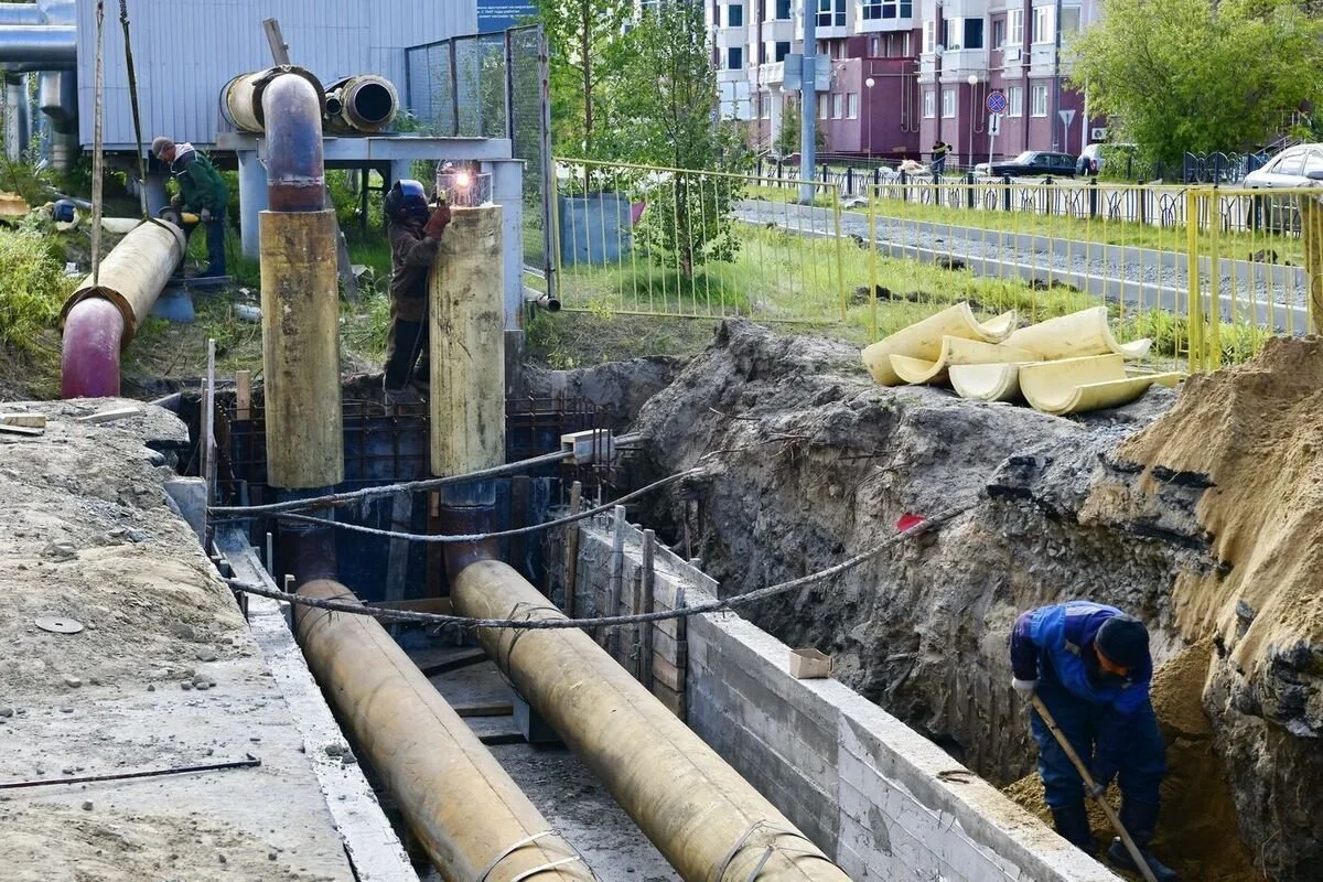 ❗️Глава Ноябрьска поручил завершить ремонт трубопровода в третьем микрорайоне до 15 окт...