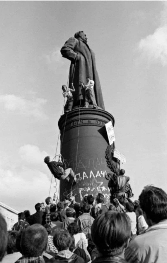 Снос памятника