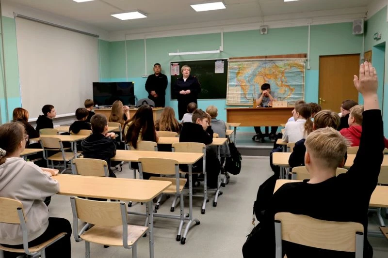 Полицейские провели единый день профилактики в школе № 5 Нарьян-Мара