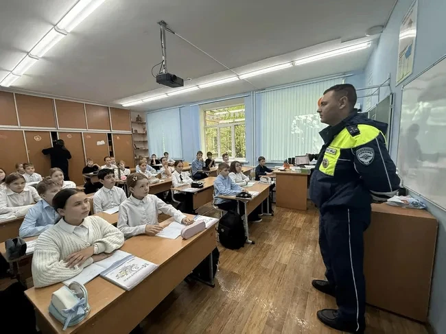 После инциденты с малолетним "зацепером" в Тюмени, Госавтоинспекция усиливает профилактику