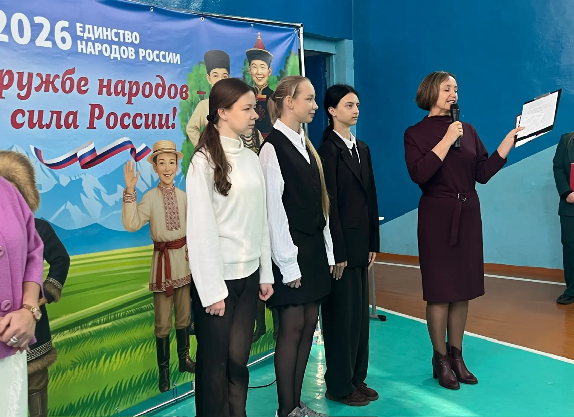 🎓Сегодня по традиции прошла торжественная линейка, открывшая новую учебную неделю. ✨