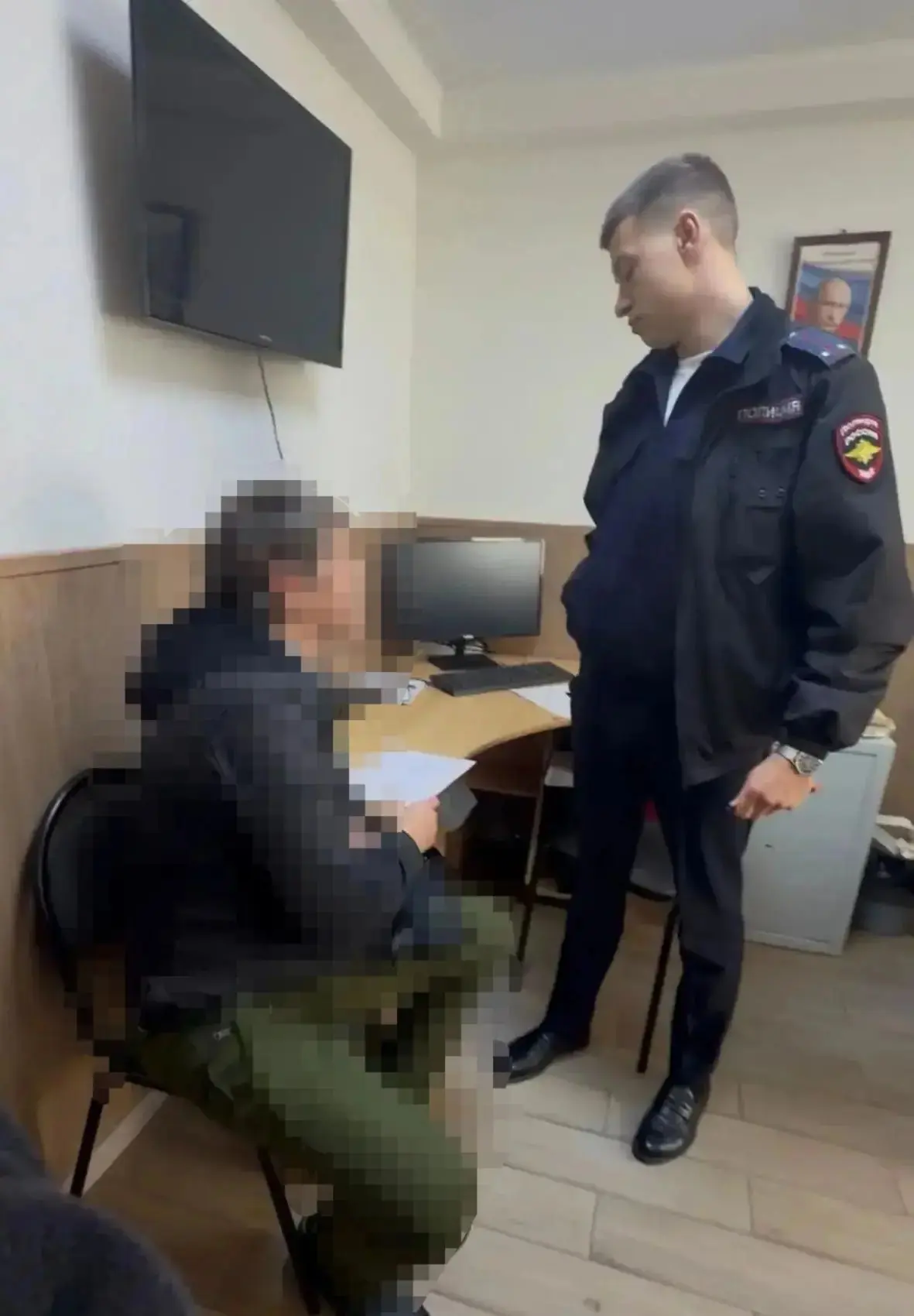 В Анапе задержали дебошира с мачете устроившего погром в подъезде