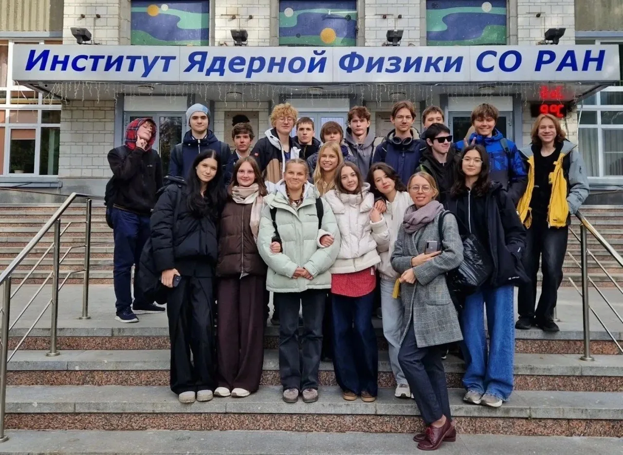Девятиклассники лицея №130 им. академика М.А. Лаврентьева побывали с экскурсией в ИЯФ С...