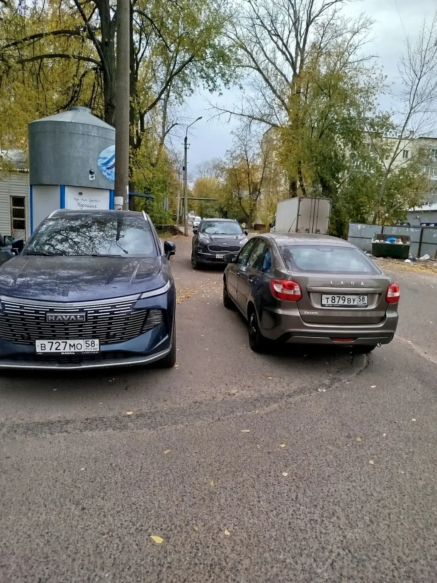 Шмидта парковка на тротуаре.