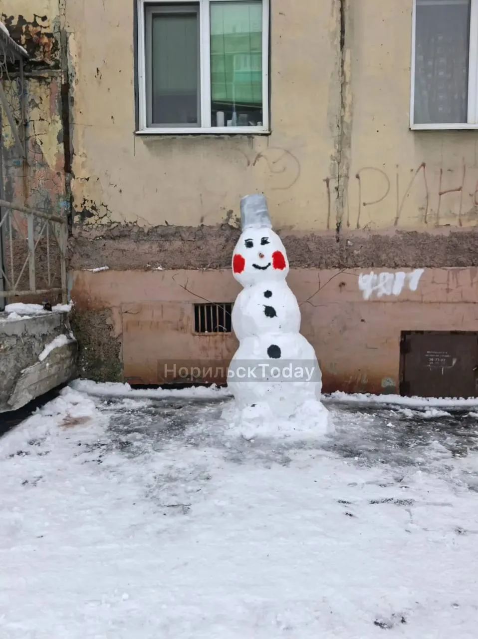 Немного позитива в ленту 🥰. Кто-то еще успел слепить своего снеговика?