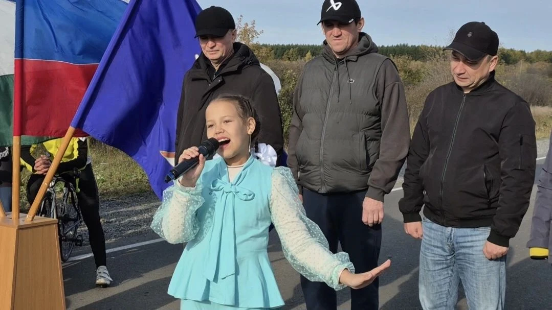 🚲Эллария Мухамадеева (4"А") украсила открытие республиканского соревнования по велоспо...
