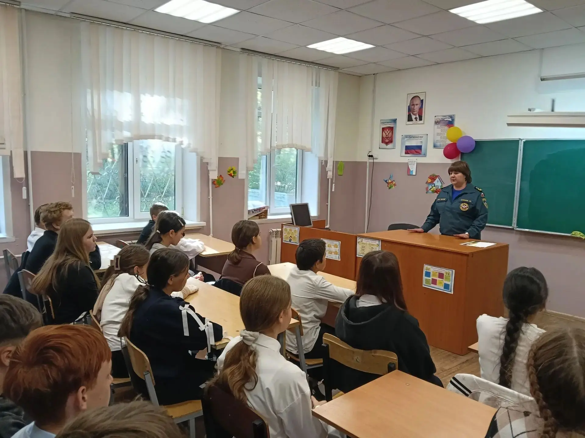 8 октября состоялась встреча 5-9 классов с государственным инспектором по маломерным су...